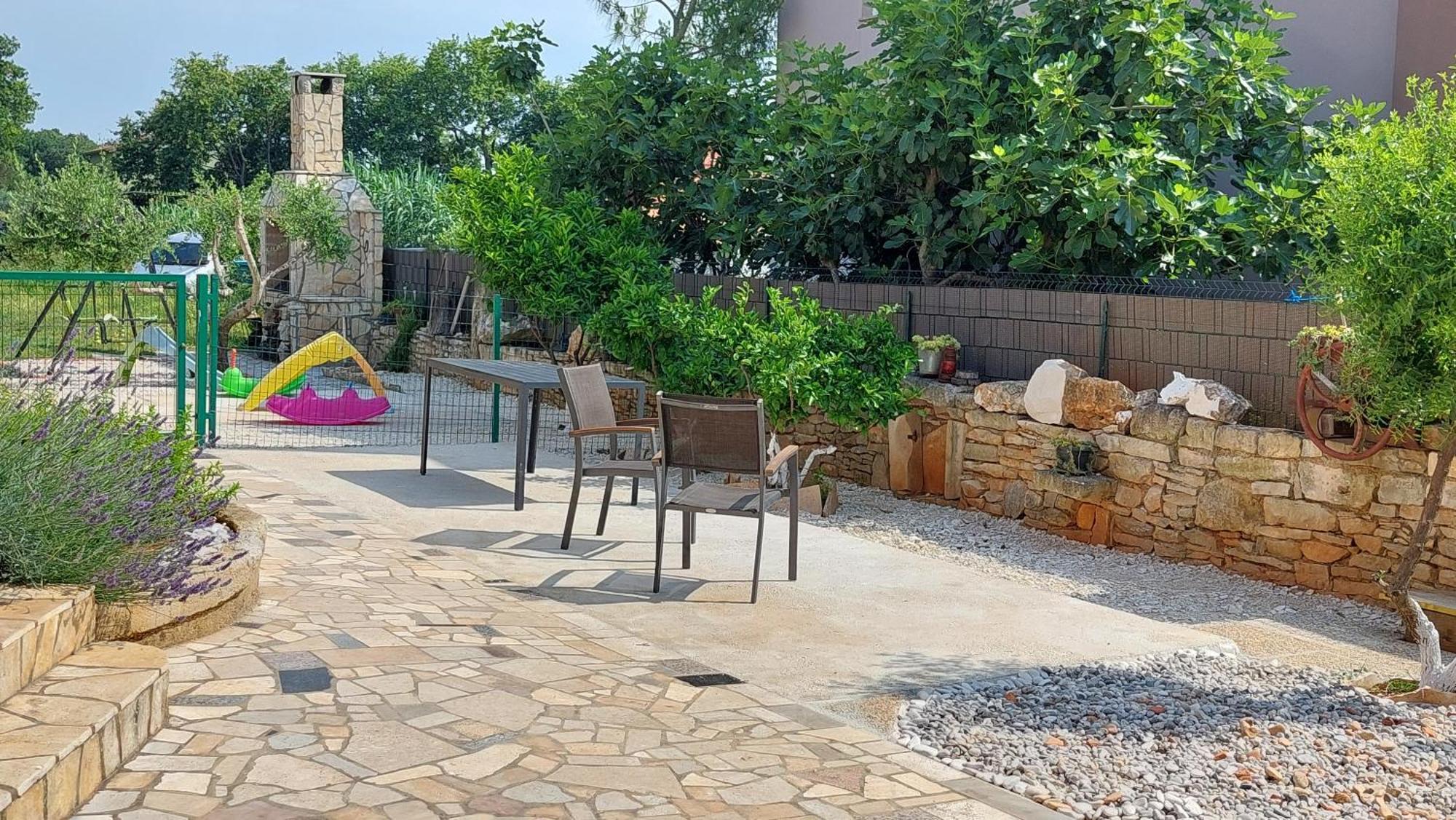 Apartmani B&B Ližnjan Εξωτερικό φωτογραφία