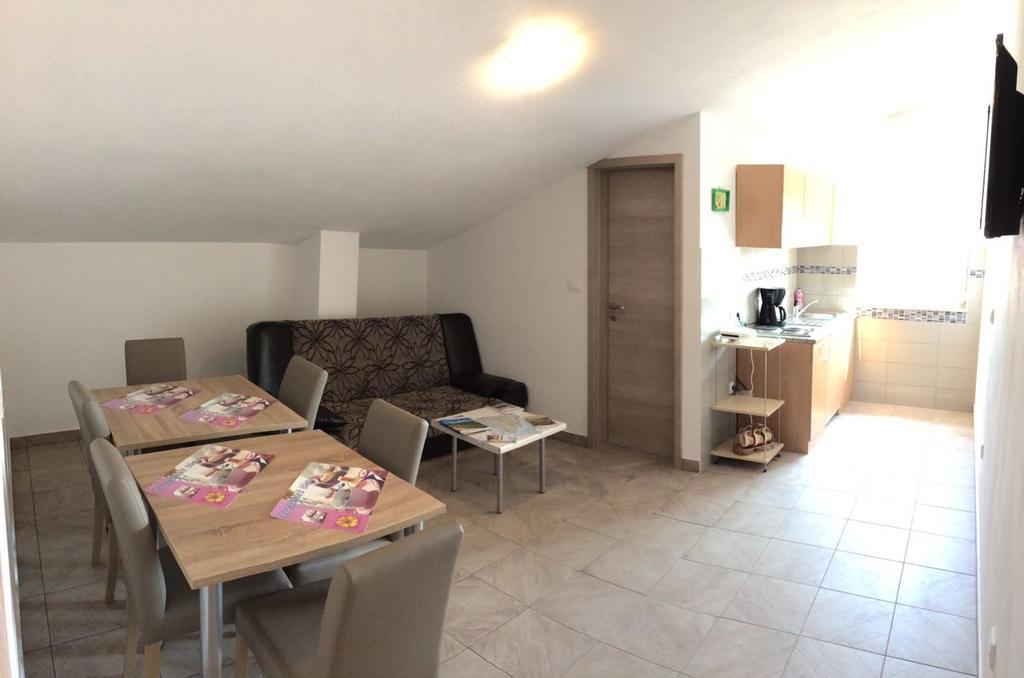 Apartmani B&B Ližnjan Εξωτερικό φωτογραφία
