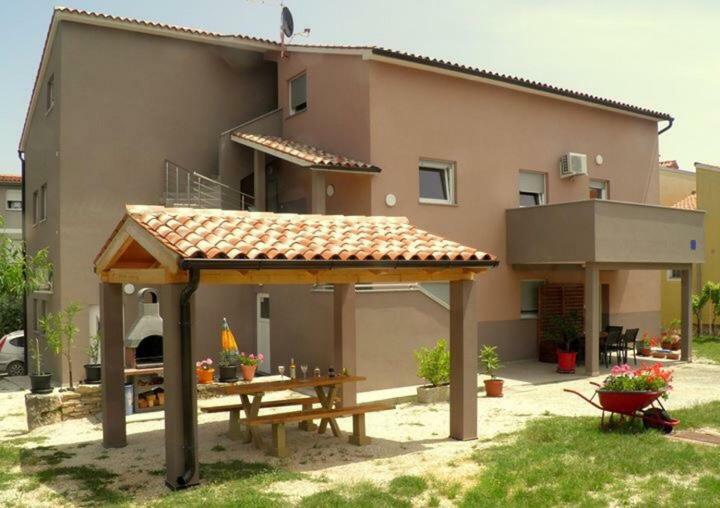 Apartmani B&B Ližnjan Εξωτερικό φωτογραφία