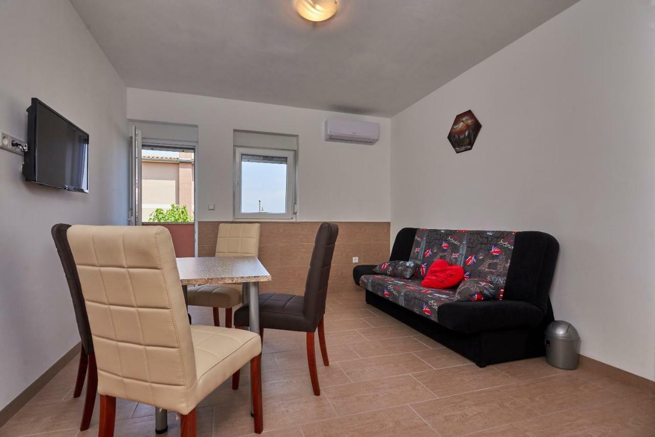 Apartmani B&B Ližnjan Εξωτερικό φωτογραφία