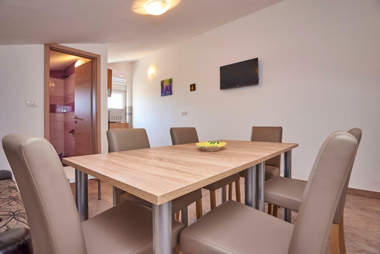 Apartmani B&B Ližnjan Εξωτερικό φωτογραφία
