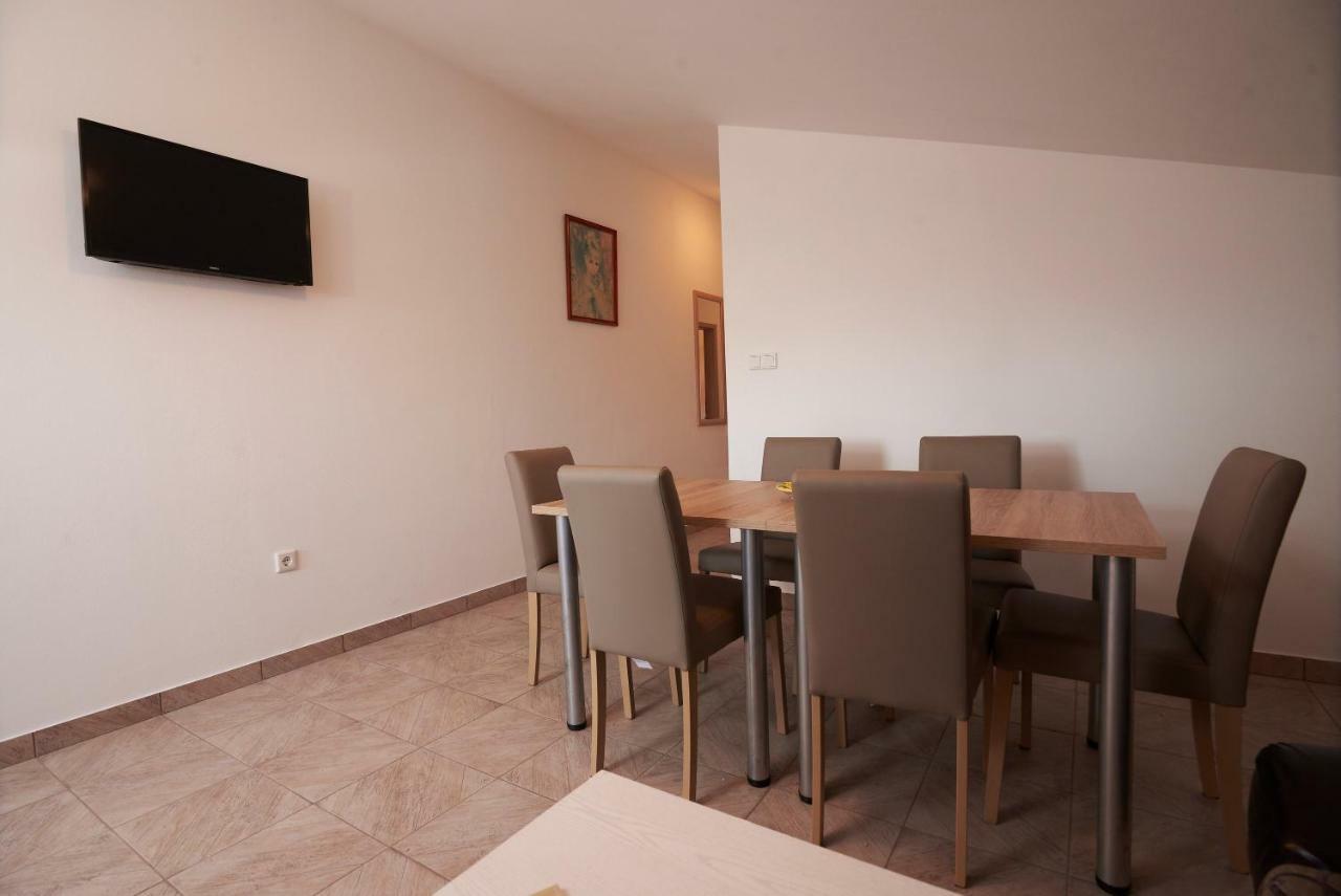 Apartmani B&B Ližnjan Εξωτερικό φωτογραφία