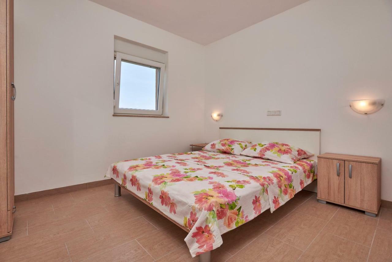 Apartmani B&B Ližnjan Εξωτερικό φωτογραφία