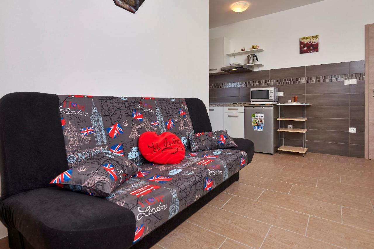 Apartmani B&B Ližnjan Εξωτερικό φωτογραφία