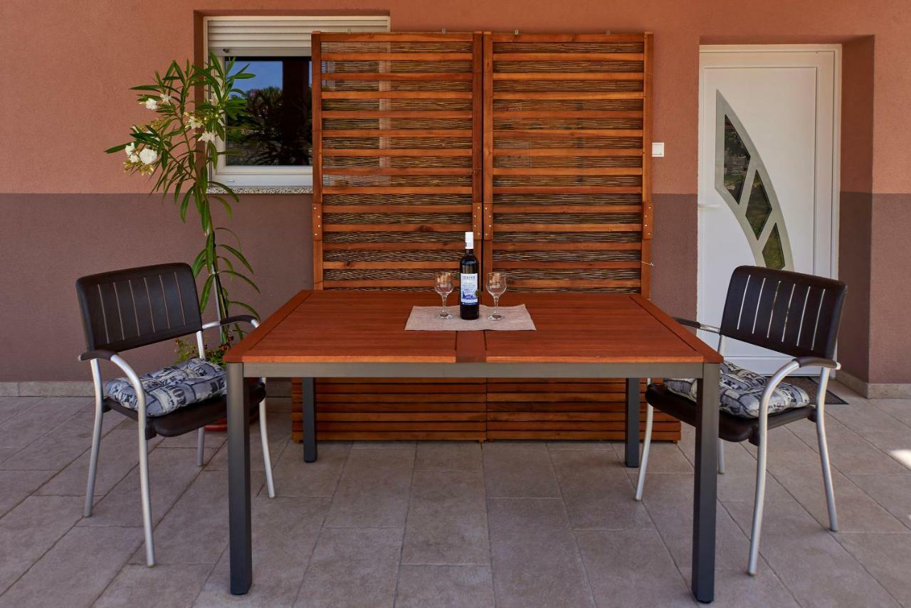 Apartmani B&B Ližnjan Εξωτερικό φωτογραφία