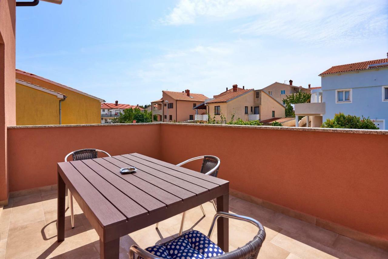 Apartmani B&B Ližnjan Εξωτερικό φωτογραφία