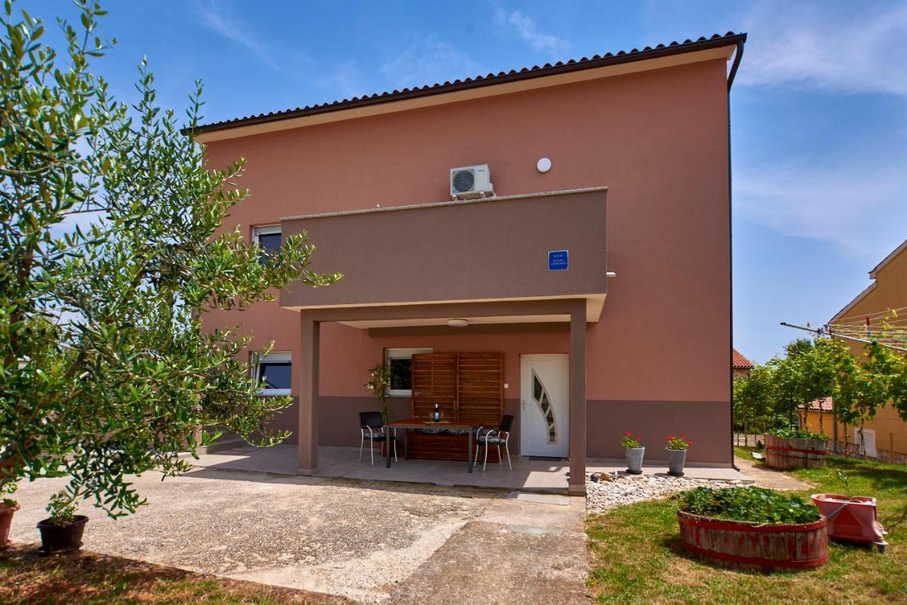 Apartmani B&B Ližnjan Εξωτερικό φωτογραφία